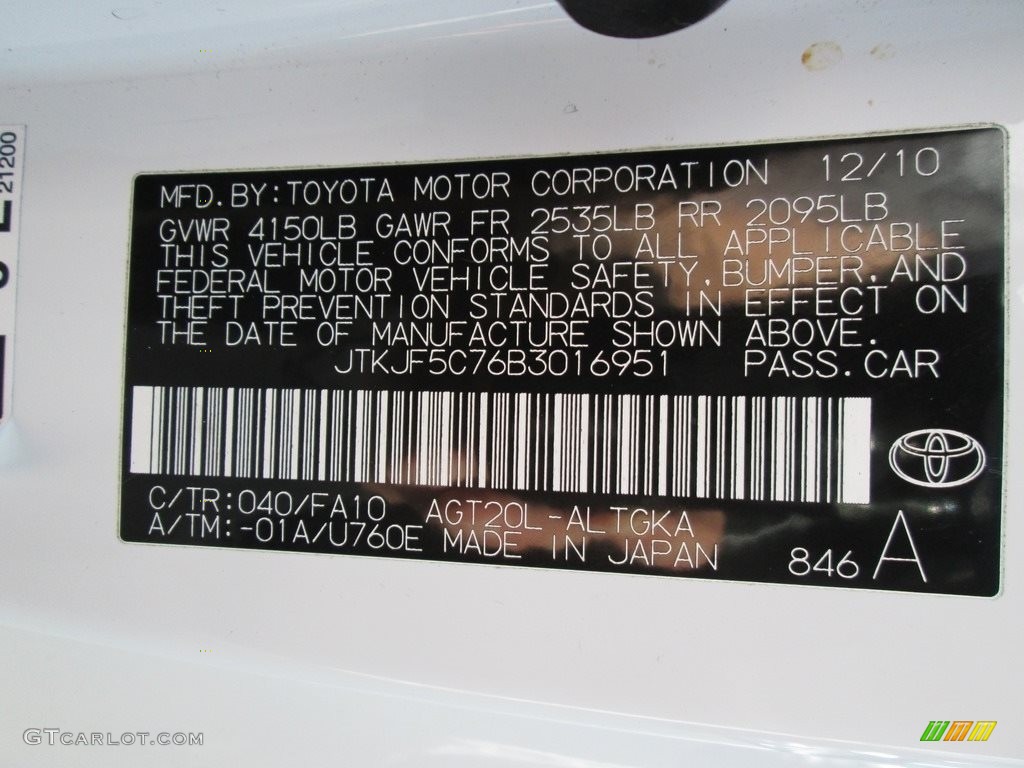 2011 tC  - Super White / Dark Charcoal photo #25