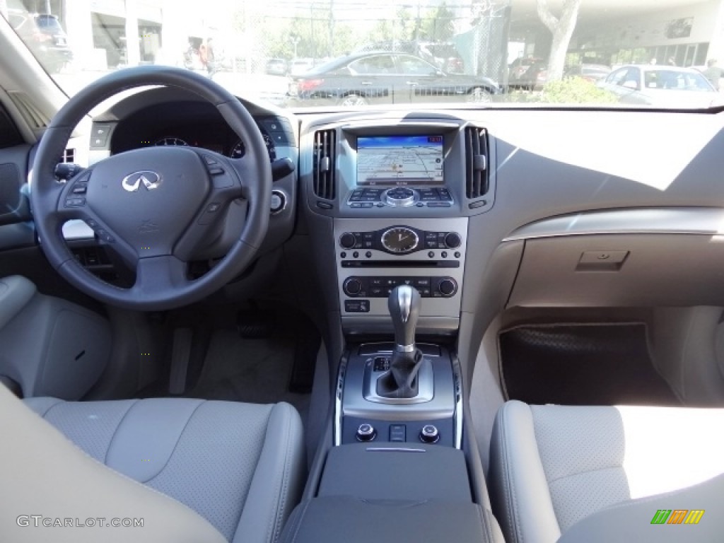 2015 Infiniti Q40 AWD Sedan Dashboard Photos