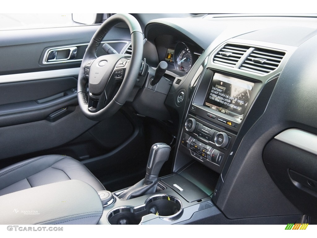 2016 Explorer XLT 4WD - Shadow Black / Ebony Black photo #8