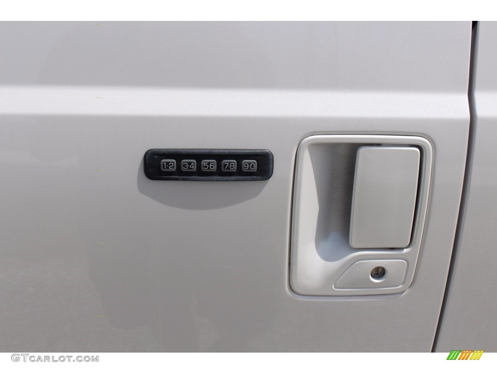 2012 F350 Super Duty Lariat Crew Cab 4x4 - White Platinum Metallic Tri-Coat / Adobe photo #13