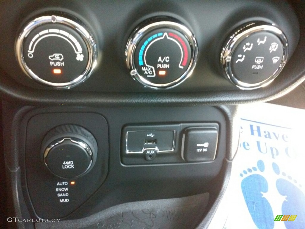 2016 Renegade Sport 4x4 - Alpine White / Black photo #15