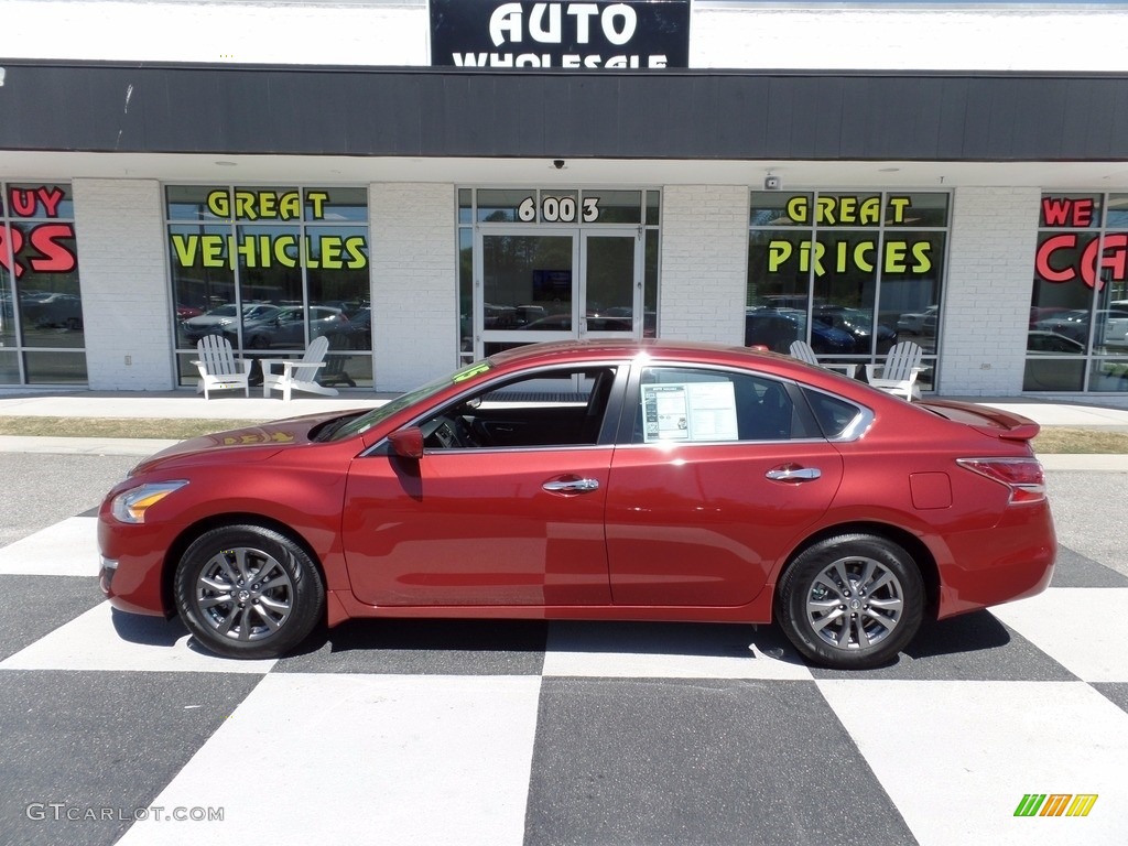 2015 Altima 2.5 S - Cayenne Red / Charcoal photo #1