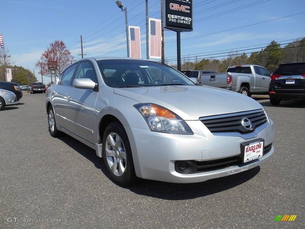 Radiant Silver Metallic Nissan Altima