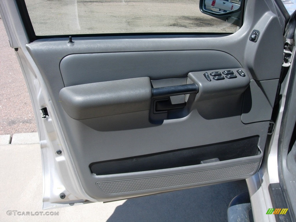 2005 Explorer Sport Trac XLT 4x4 - Silver Birch Metallic / Medium Pebble photo #11