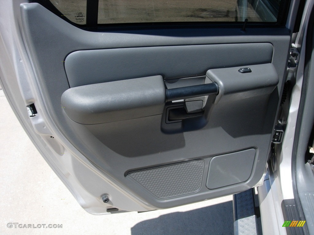 2005 Explorer Sport Trac XLT 4x4 - Silver Birch Metallic / Medium Pebble photo #13