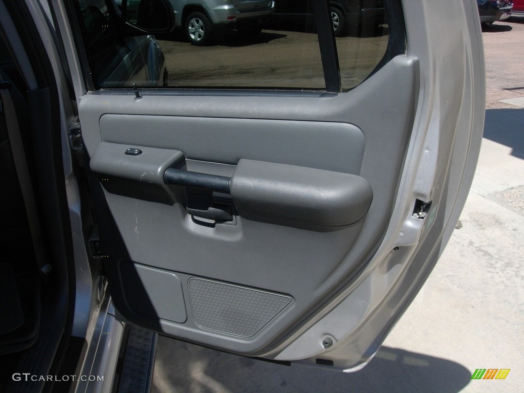 2005 Explorer Sport Trac XLT 4x4 - Silver Birch Metallic / Medium Pebble photo #15