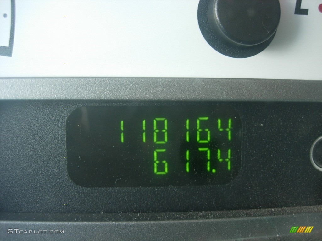 2005 Explorer Sport Trac XLT 4x4 - Silver Birch Metallic / Medium Pebble photo #23