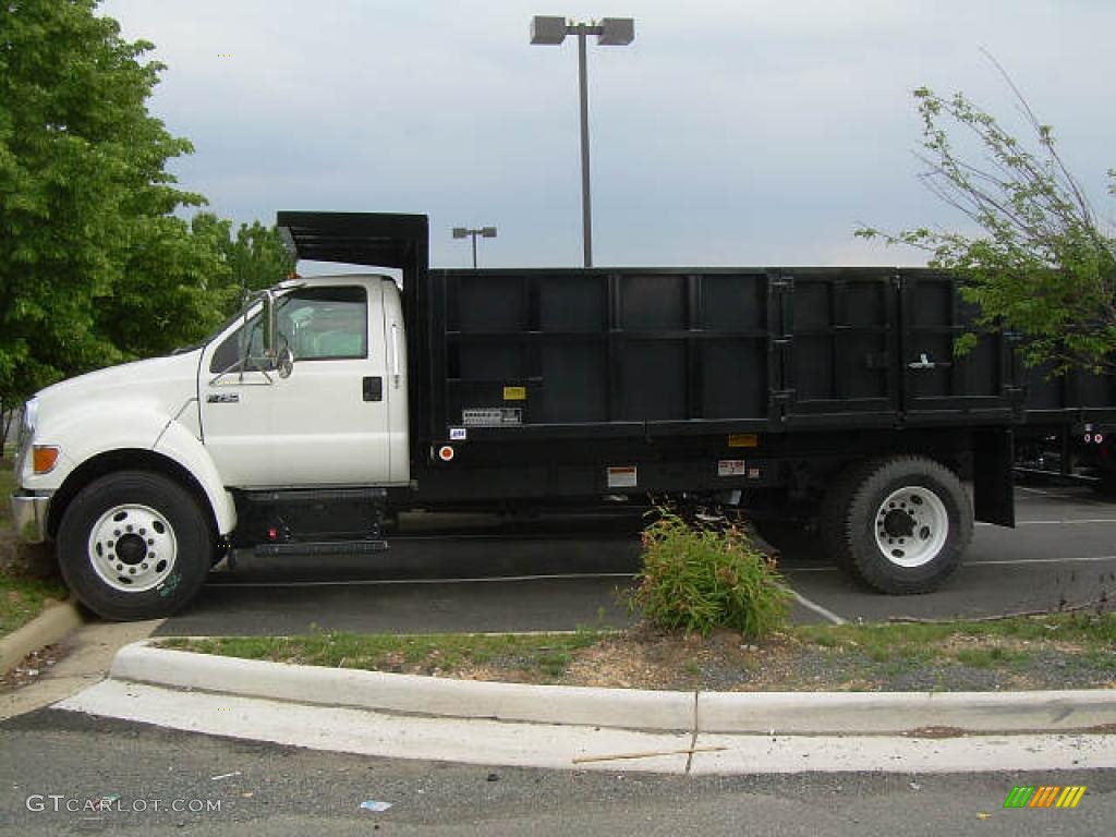 2007 F750 Super Duty XL Chassis Regular Cab Dump Truck - Oxford White / Medium Flint photo #3