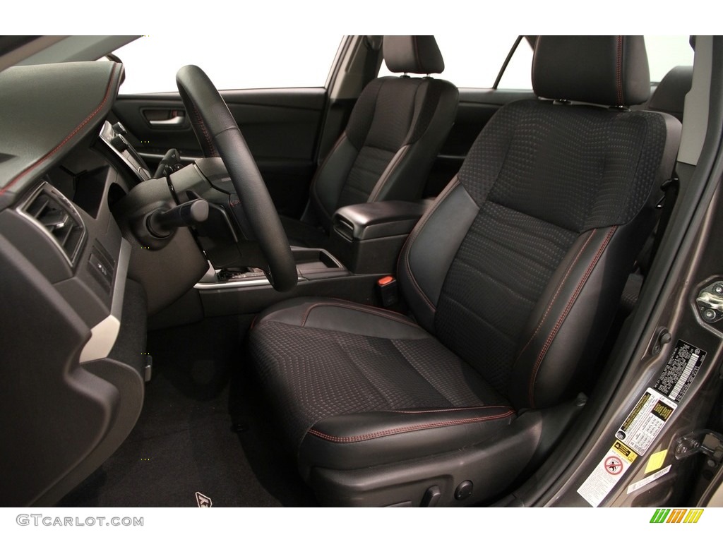 2015 Toyota Camry SE Front Seat Photo #112436282