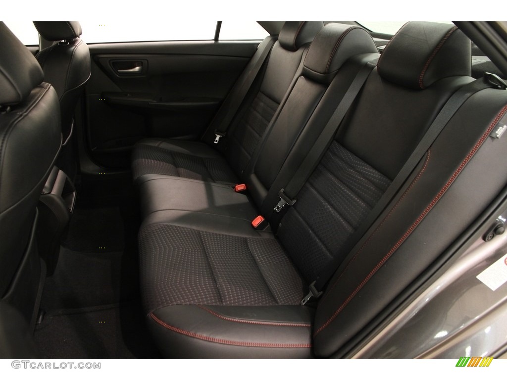 2015 Camry SE - Predawn Gray Mica / Black photo #14