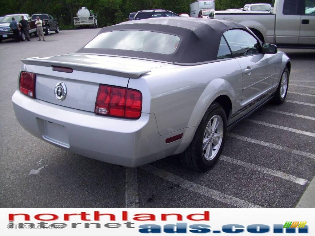 2007 Mustang V6 Deluxe Convertible - Satin Silver Metallic / Dark Charcoal photo #4
