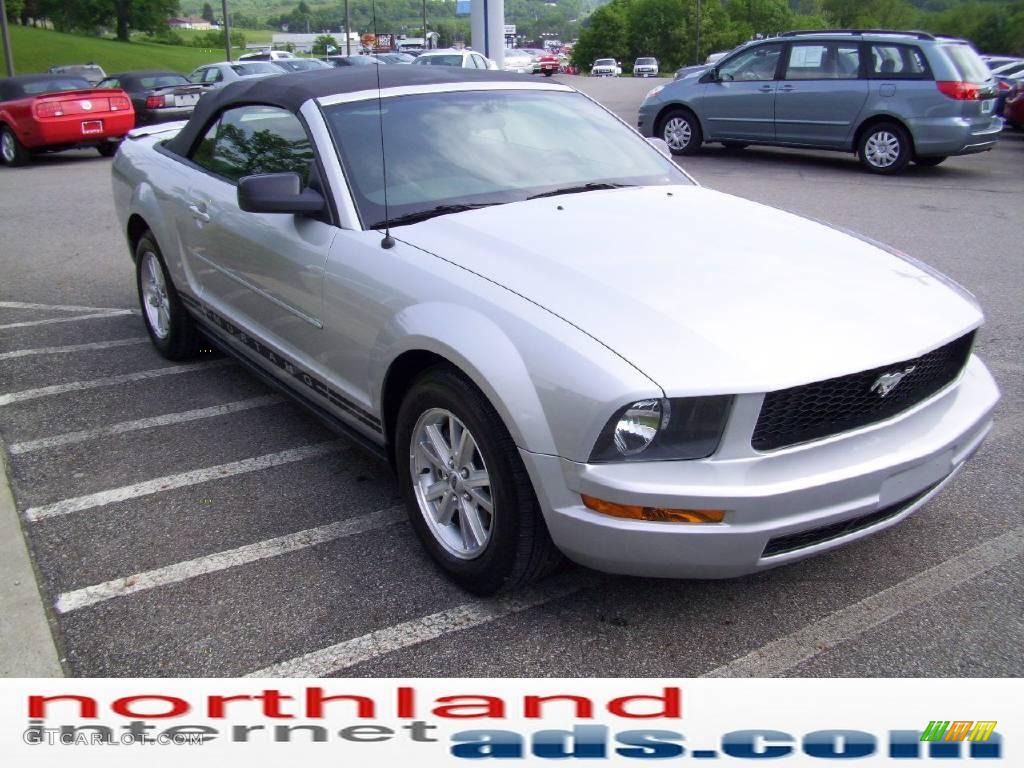 2007 Mustang V6 Deluxe Convertible - Satin Silver Metallic / Dark Charcoal photo #5