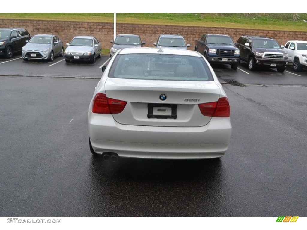 2010 3 Series 328i xDrive Sedan - Alpine White / Gray Dakota Leather photo #3