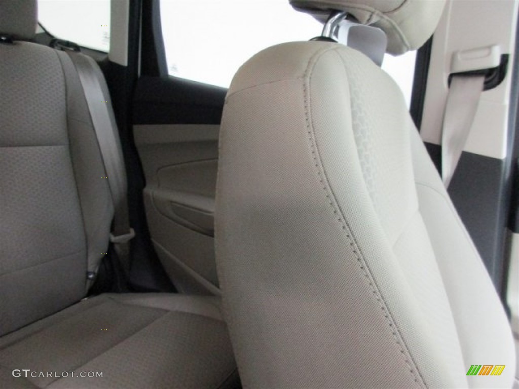 2017 Escape SE - Oxford White / Medium Light Stone photo #20