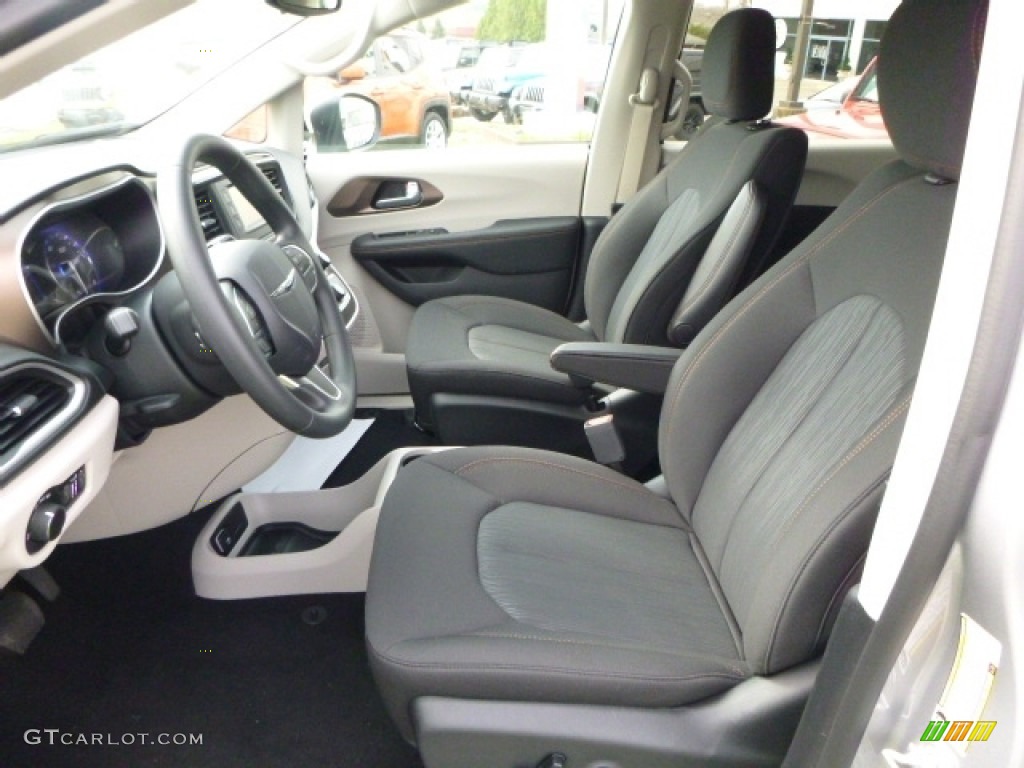 Black/Alloy Interior 2017 Chrysler Pacifica LX Photo #112454054