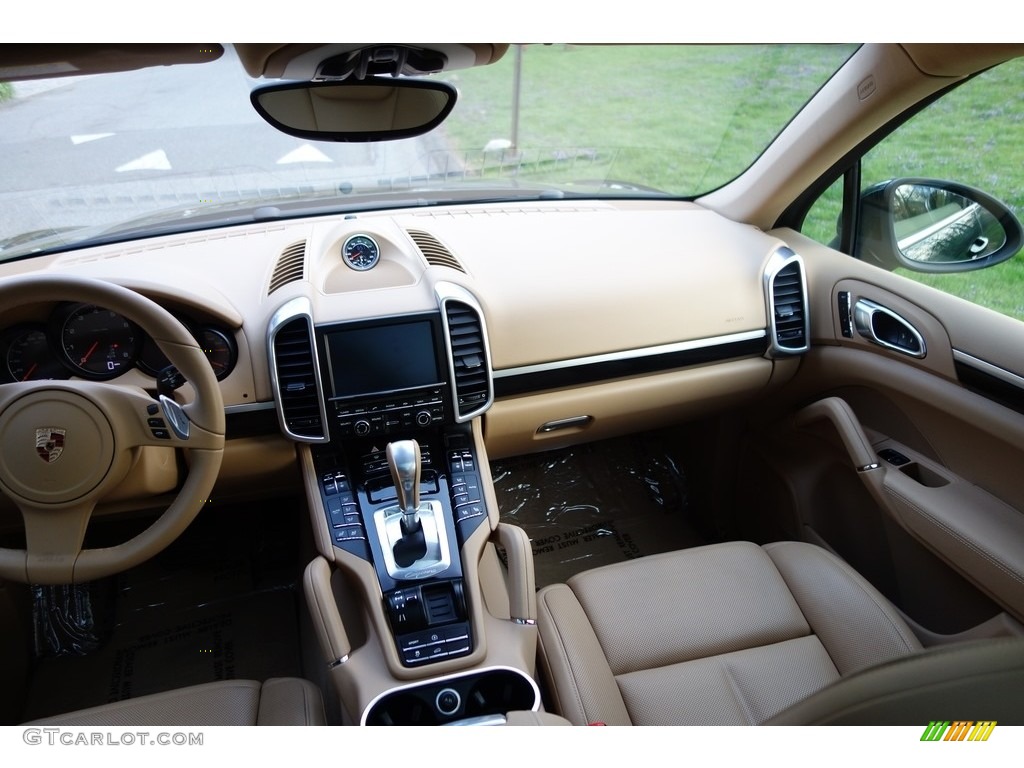 2012 Cayenne  - Jet Green Metallic / Luxor Beige photo #16
