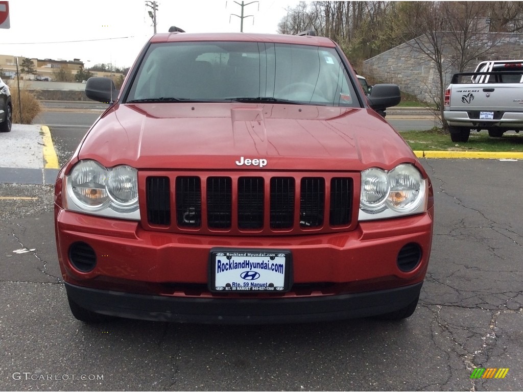 2005 Grand Cherokee Laredo 4x4 - Inferno Red Crystal Pearl / Medium Slate Gray photo #2
