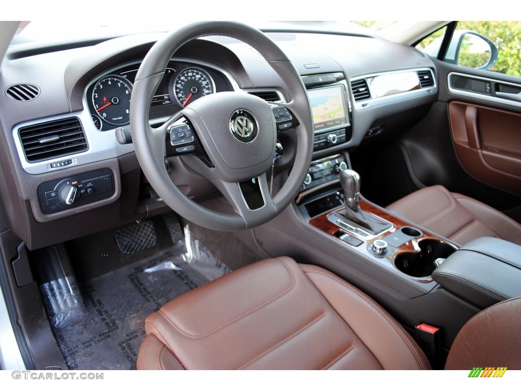 Saddle Brown Interior 2013 Volkswagen Touareg VR6 FSI Lux 4XMotion Photo #112471421