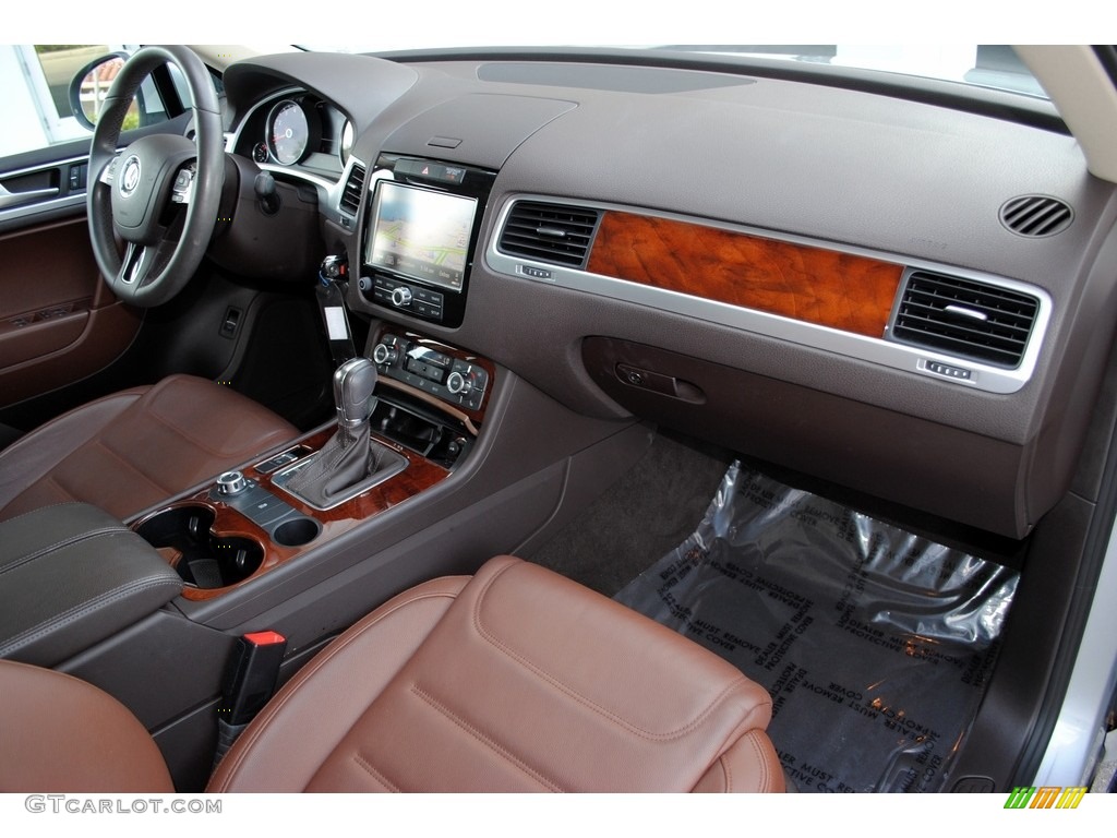 2013 Volkswagen Touareg VR6 FSI Lux 4XMotion Saddle Brown Dashboard Photo #112471494