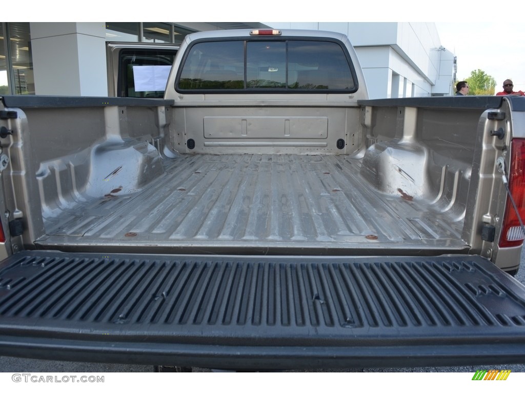 2004 F350 Super Duty Lariat Crew Cab 4x4 - Arizona Beige Metallic / Medium Parchment photo #16