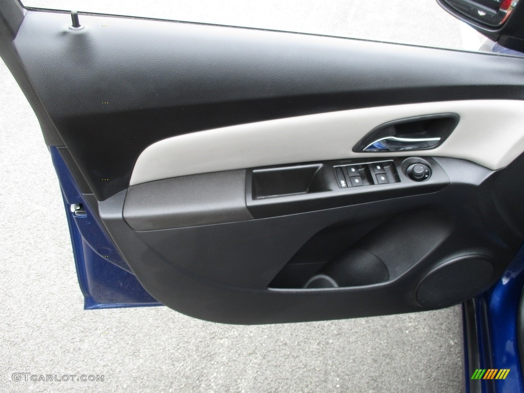 2013 Cruze LS - Atlantis Blue Metallic / Jet Black/Medium Titanium photo #18