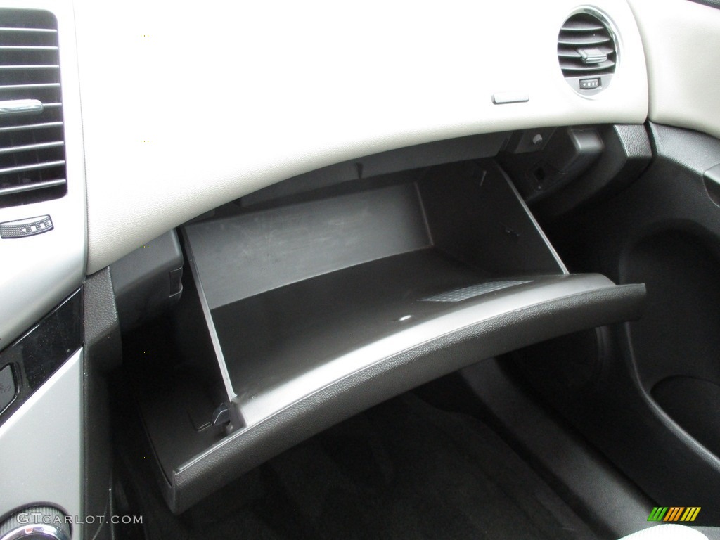 2013 Cruze LS - Atlantis Blue Metallic / Jet Black/Medium Titanium photo #32