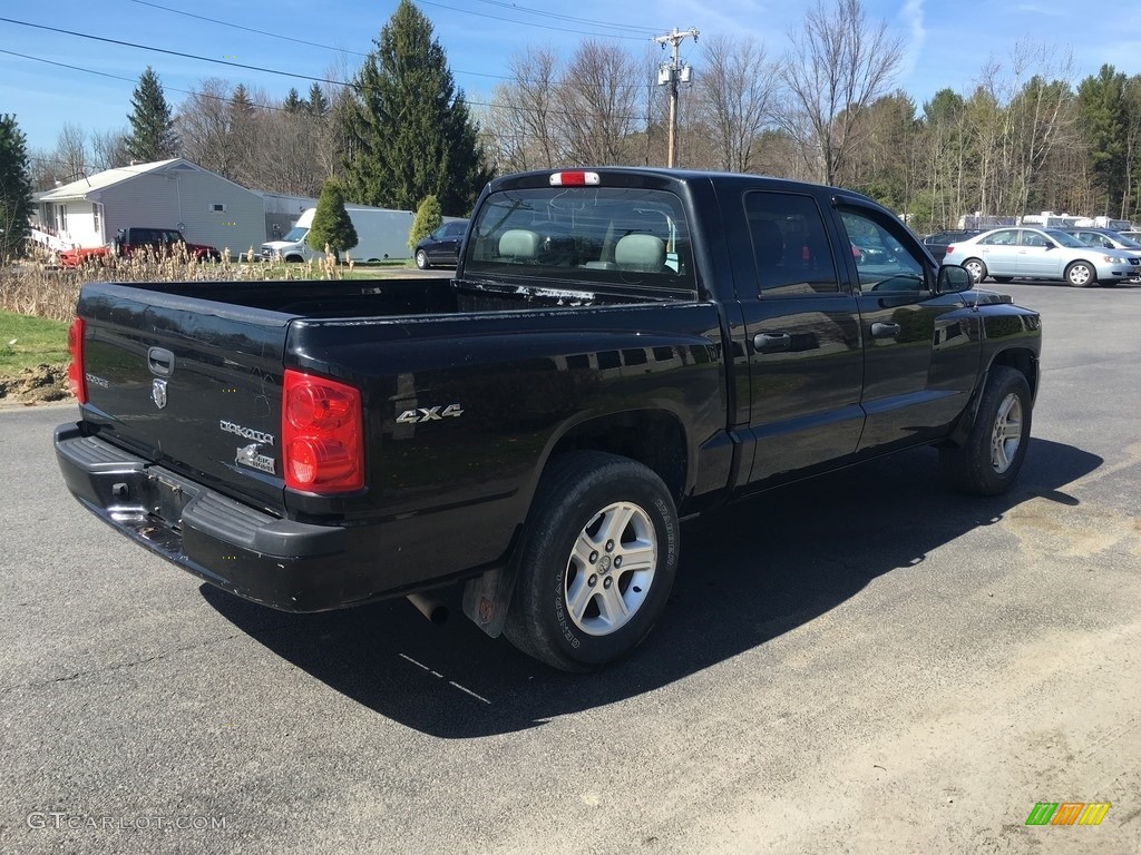 2011 Dakota Big Horn Crew Cab 4x4 - Brilliant Black Crystal Pearl / Dark Slate Gray/Medium Slate Gray photo #4
