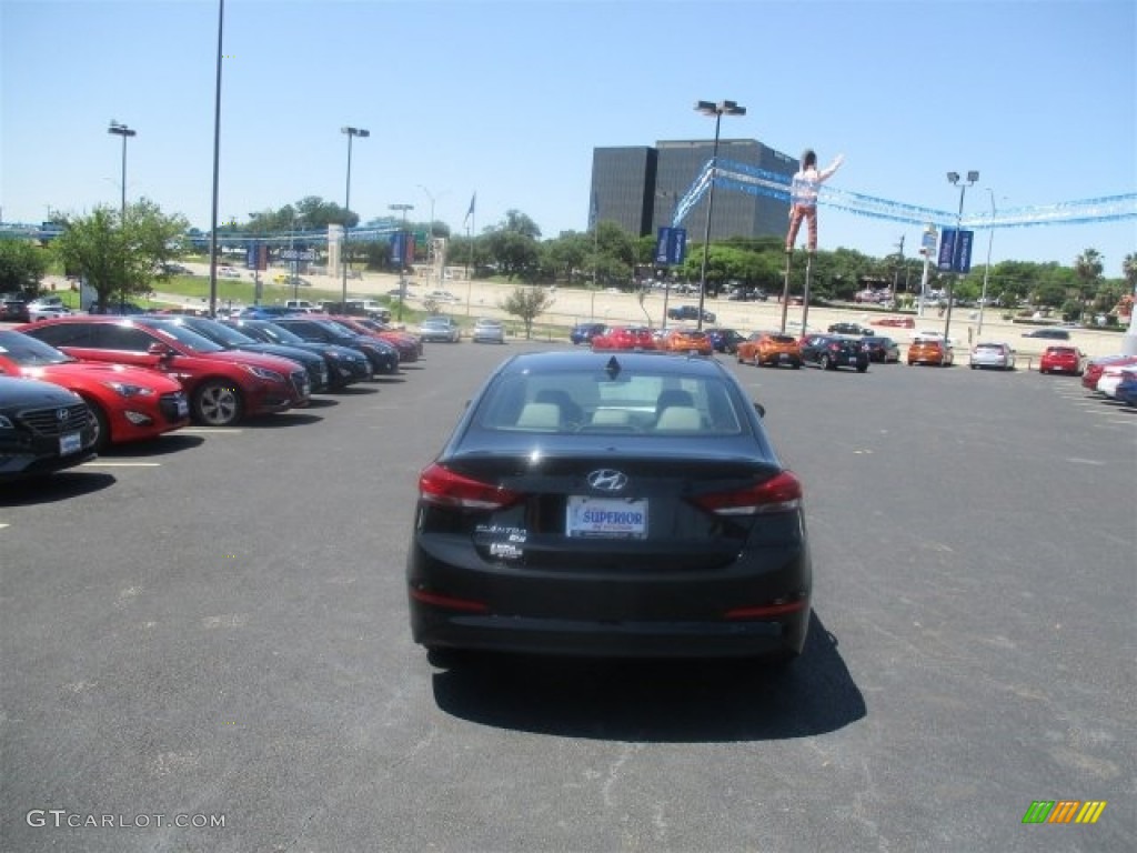 2017 Elantra SE - Black / Gray photo #6