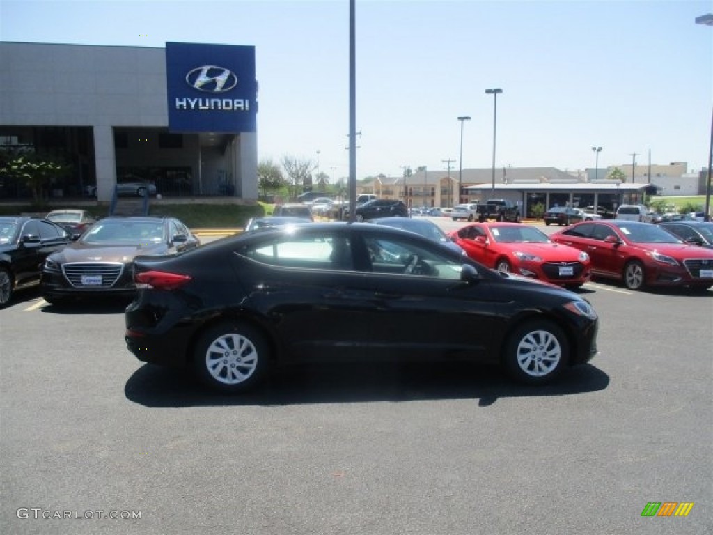 2017 Elantra SE - Black / Gray photo #8
