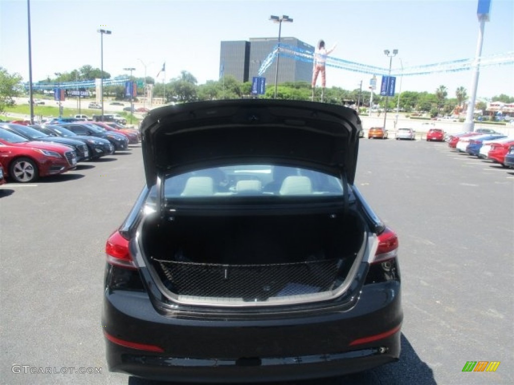 2017 Elantra SE - Black / Gray photo #9