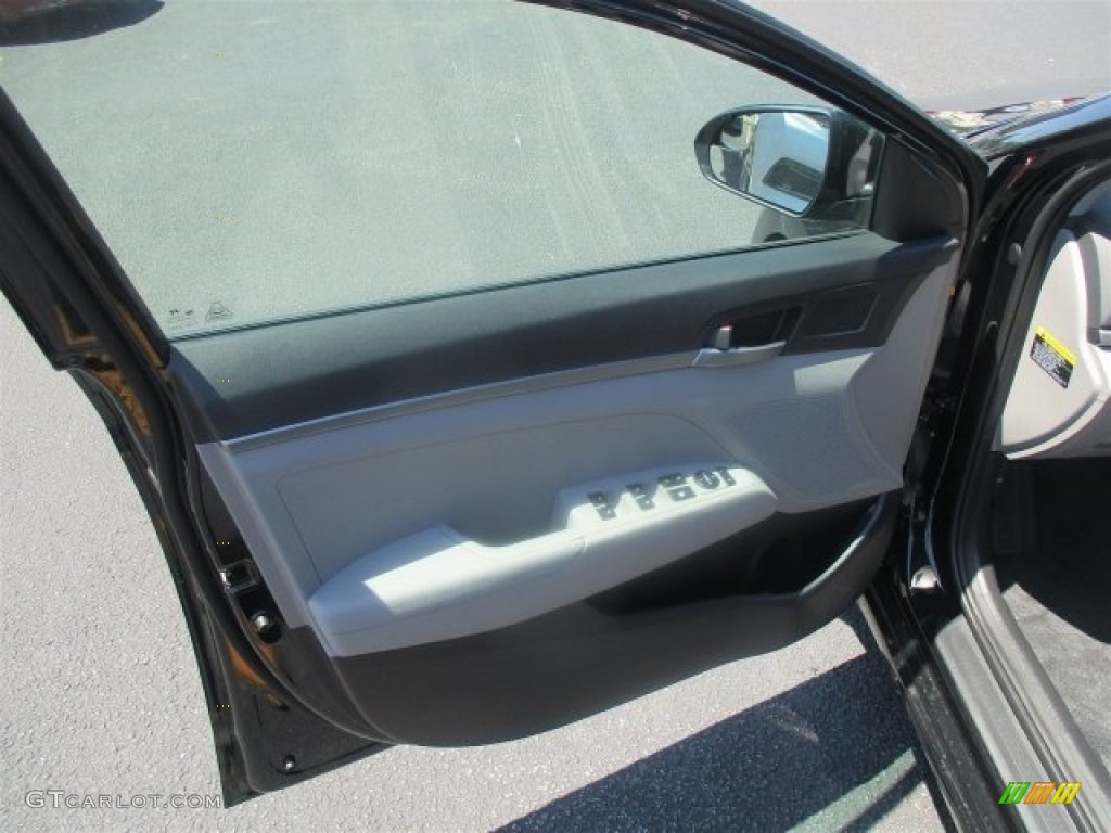 2017 Elantra SE - Black / Gray photo #17