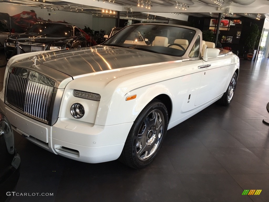 English White 2008 Rolls-Royce Phantom Drophead Coupe Standard Phantom Drophead Coupe Model Exterior Photo #112504202