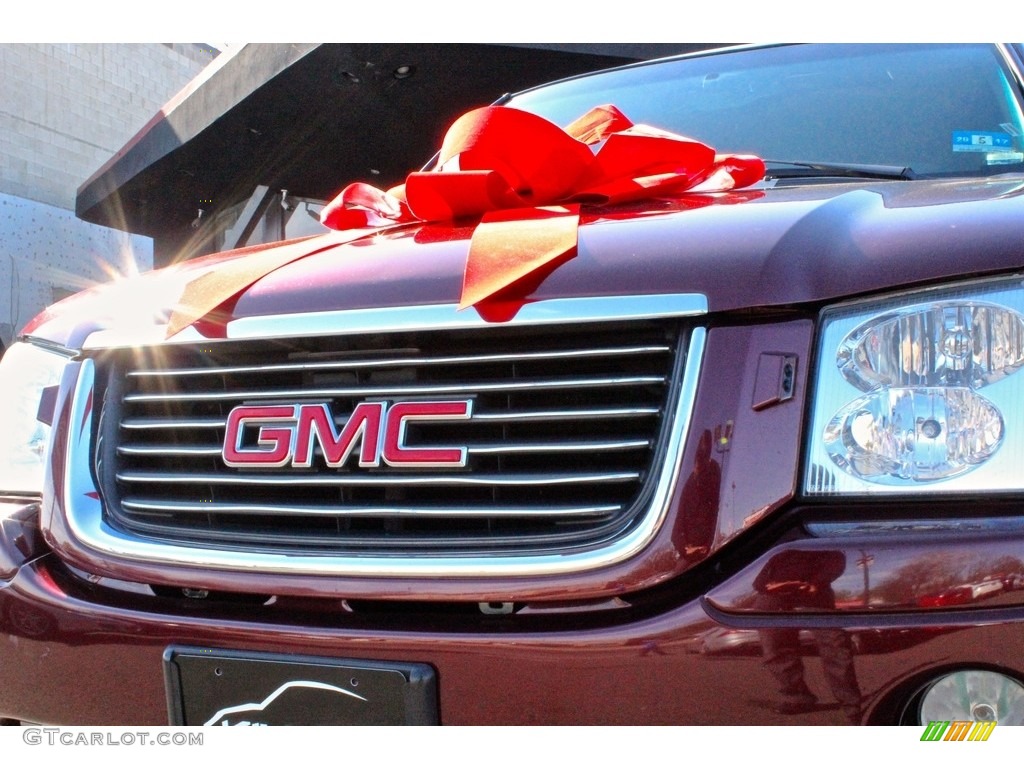 2002 Envoy SLT 4x4 - Magnetic Red Metallic / Dark Pewter photo #12