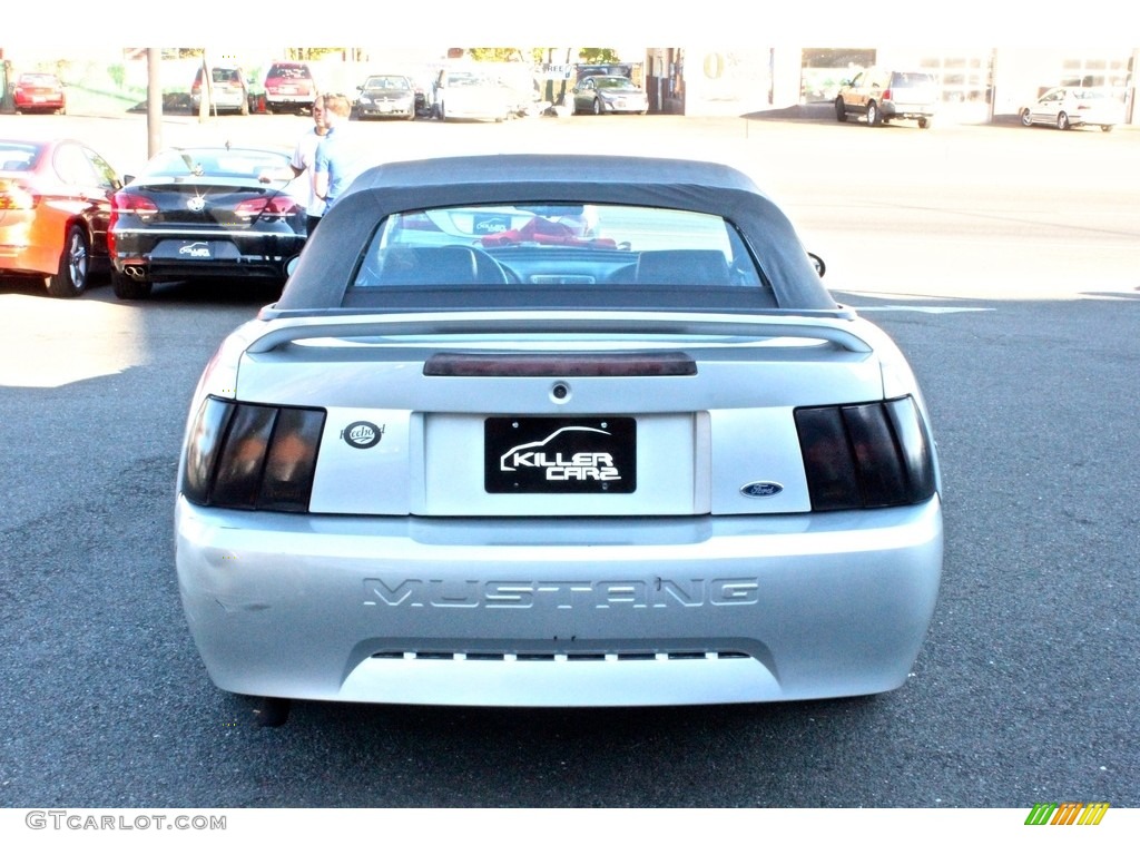 2000 Mustang V6 Convertible - Silver Metallic / Dark Charcoal photo #6