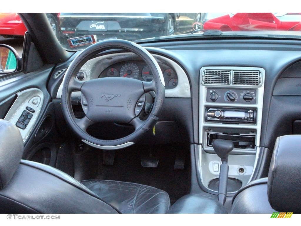 2000 Mustang V6 Convertible - Silver Metallic / Dark Charcoal photo #31