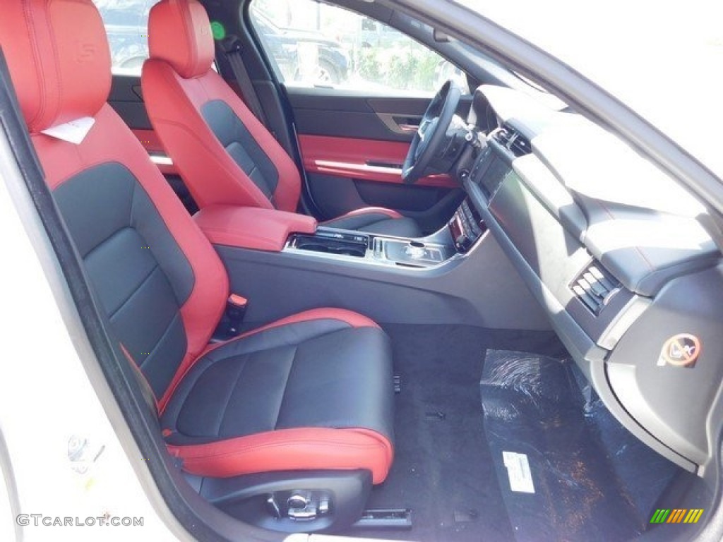 Jet/Red Interior 2016 Jaguar XF S Photo #112522512