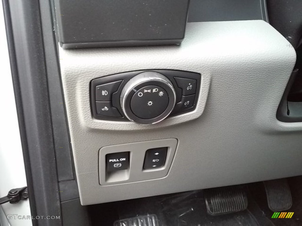 2016 F150 XLT SuperCrew - Oxford White / Medium Earth Gray photo #15