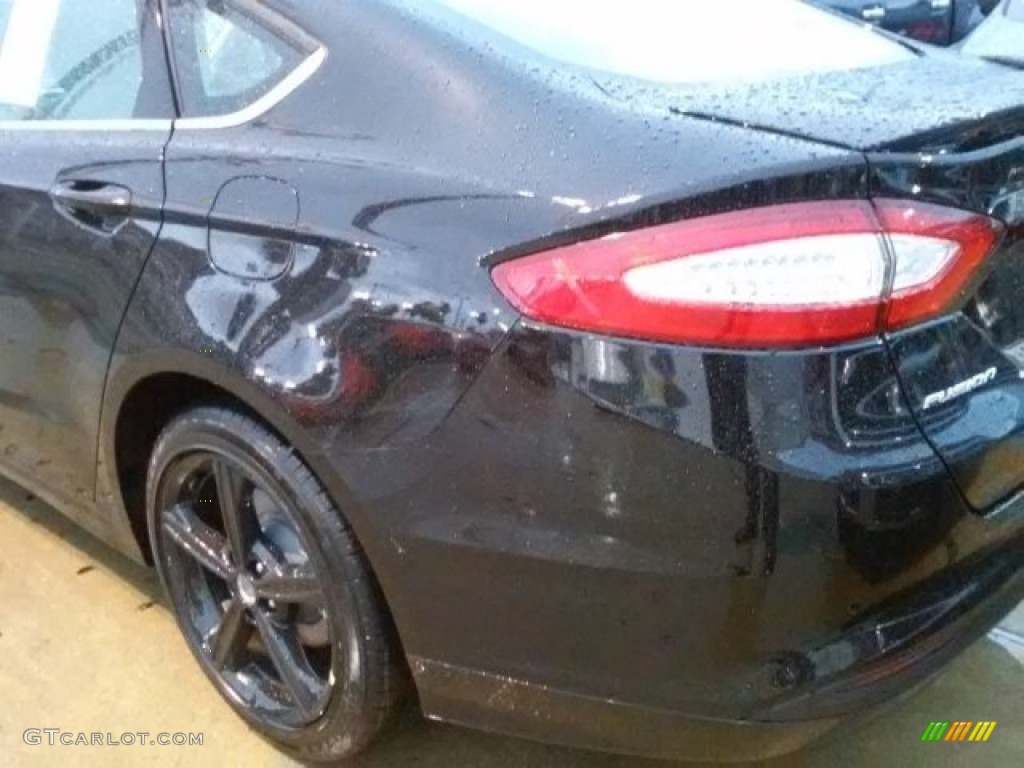 2016 Fusion SE - Shadow Black / Charcoal Black photo #2
