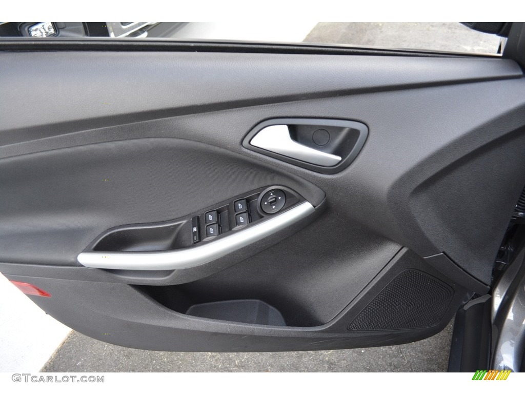 2014 Focus SE Hatchback - Sterling Gray / Charcoal Black photo #8