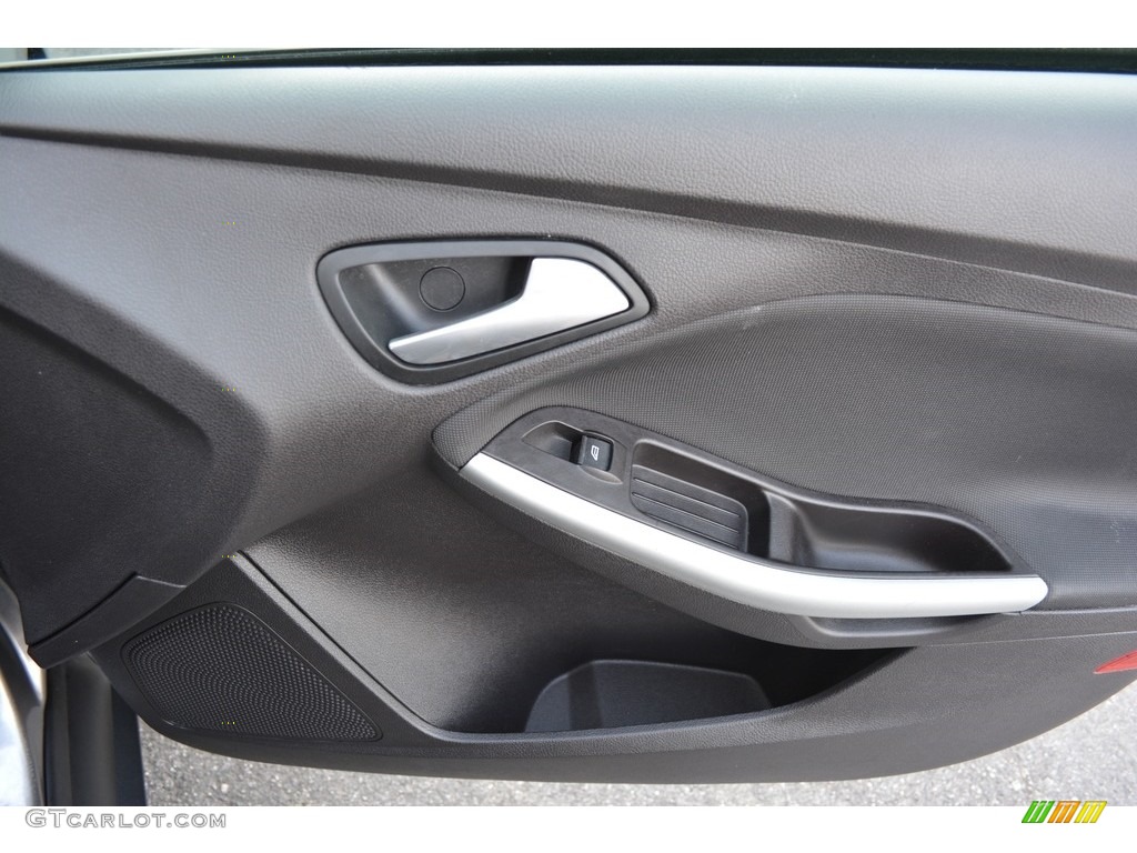2014 Focus SE Hatchback - Sterling Gray / Charcoal Black photo #14