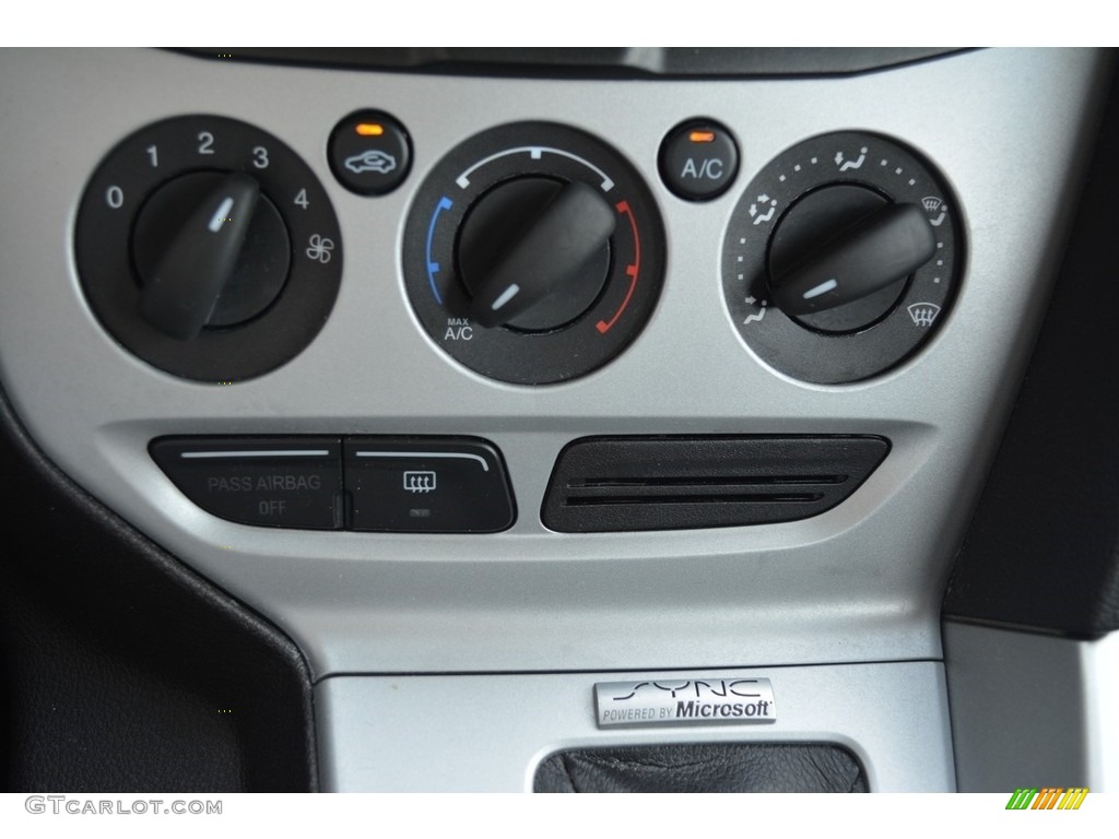 2014 Focus SE Hatchback - Sterling Gray / Charcoal Black photo #17
