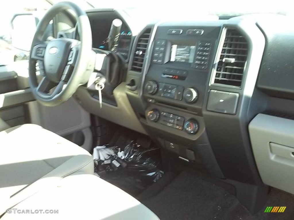 2016 F150 XL SuperCrew - Ingot Silver / Medium Earth Gray photo #7