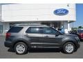 2016 Magnetic Metallic Ford Explorer XLT  photo #2