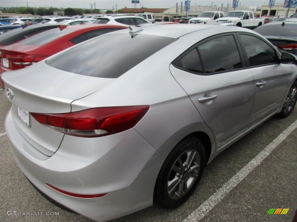 2017 Elantra SE - Silver / Gray photo #6
