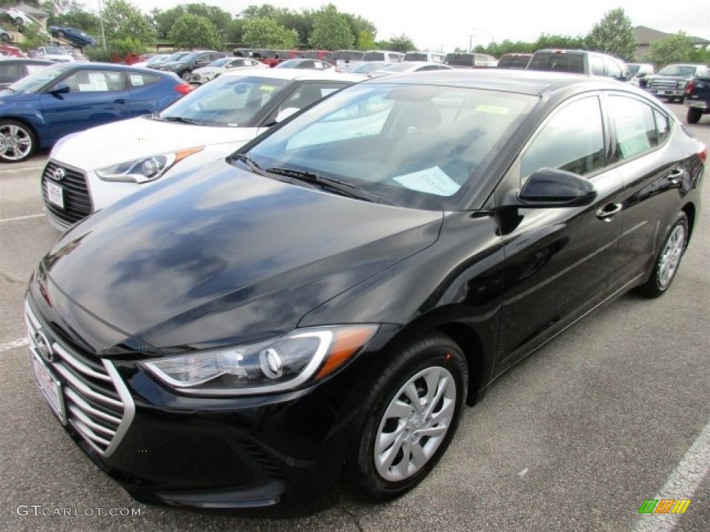 2017 Elantra SE - Black / Gray photo #2