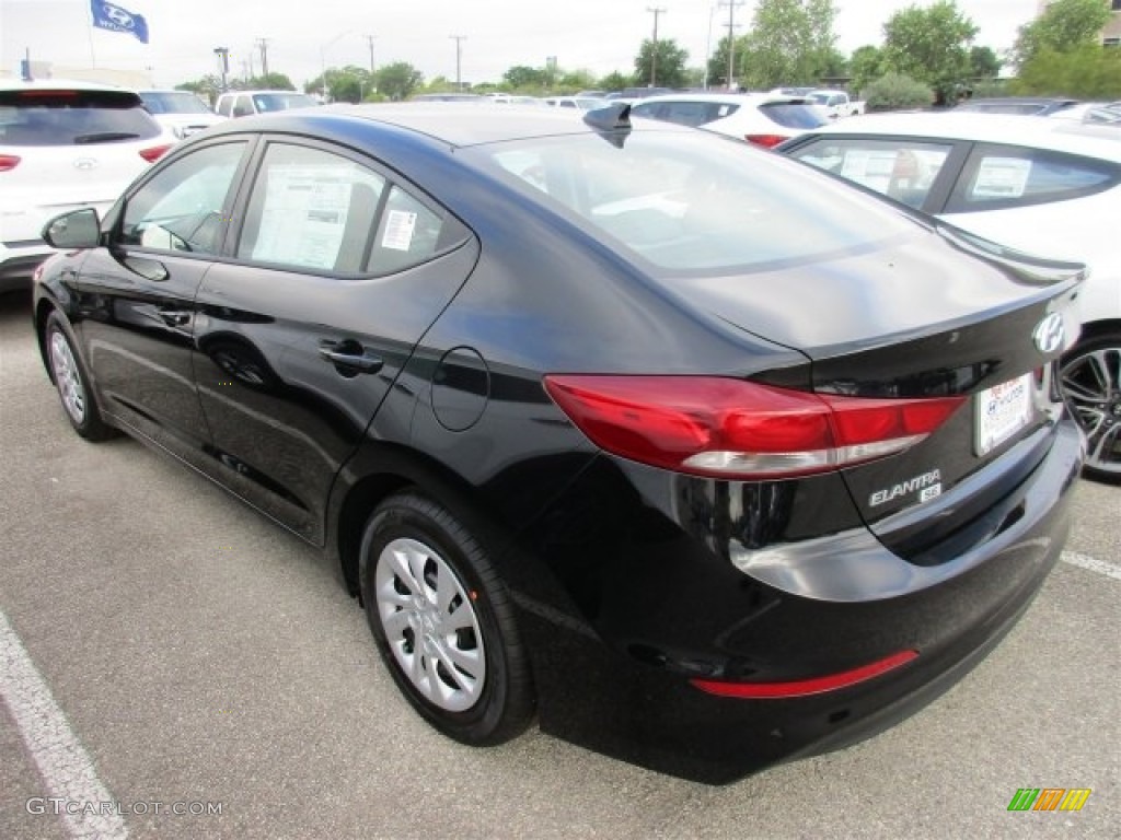 2017 Elantra SE - Black / Gray photo #4