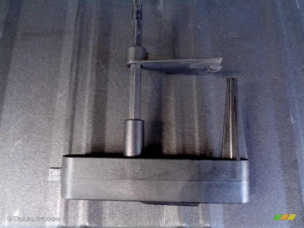 2006 XC90 2.5T - Silver Metallic / Graphite photo #43