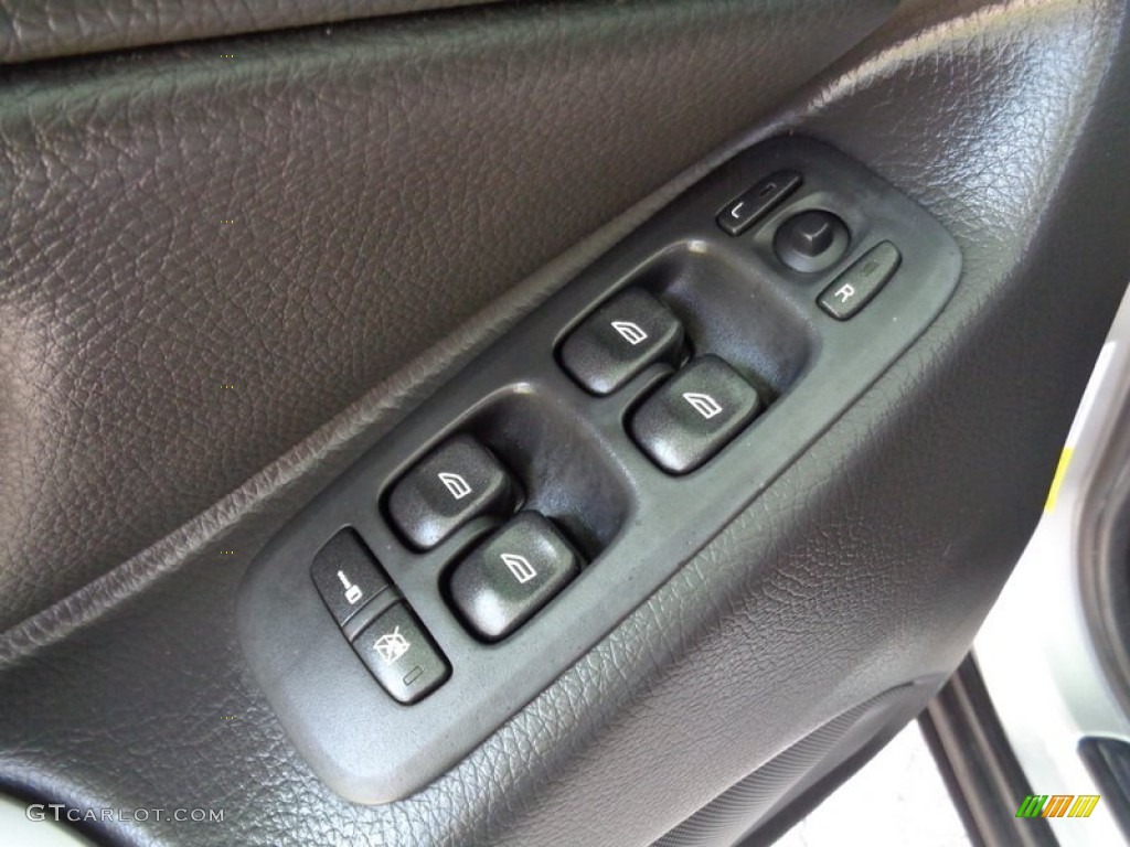 2006 XC90 2.5T - Silver Metallic / Graphite photo #48