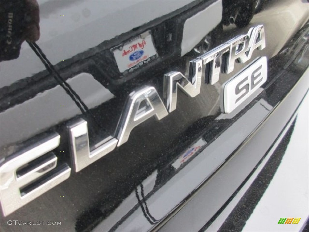 2017 Elantra SE - Black / Gray photo #5