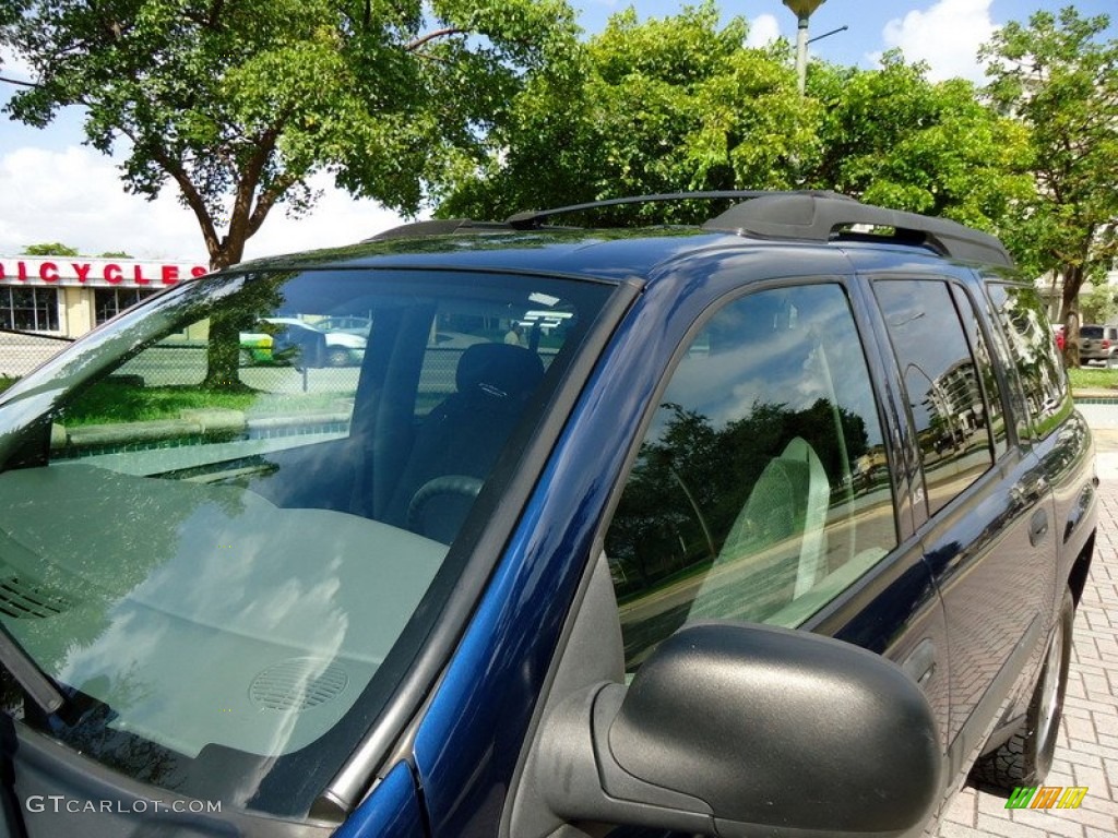 2004 TrailBlazer EXT LS 4x4 - Indigo Blue Metallic / Medium Pewter photo #16